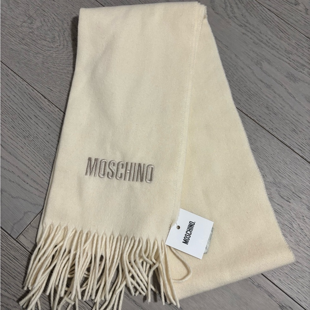 Authentic MOSCHINO 100% Wool scarf Made in Italy New w/ Tag off white cream